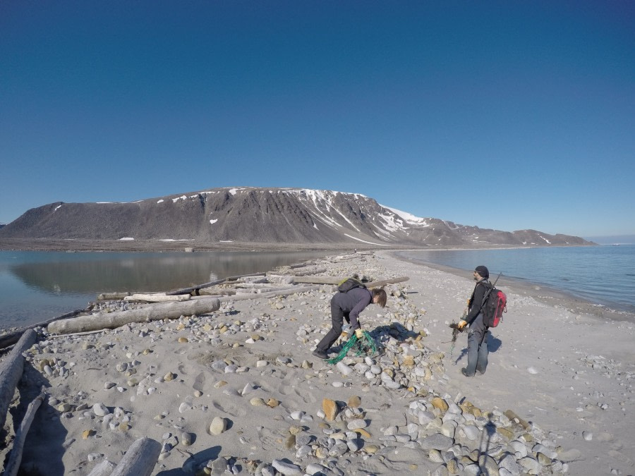 OTL08-16_Clean up Svalbard © -Oceanwide Expeditions (2).JPG