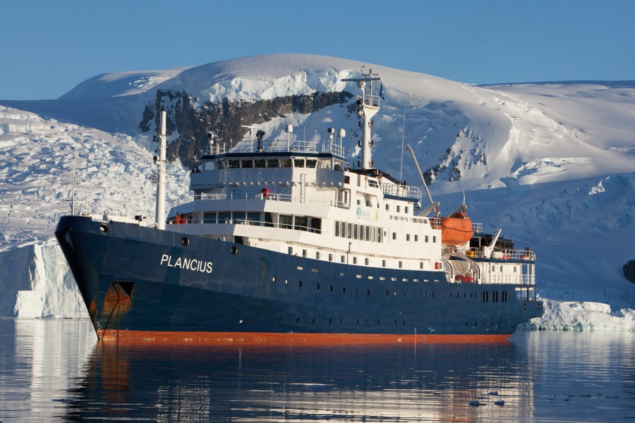 PLA21-16, Plancius in Errera Channel  © Troels Jacobsen-Oceanwide Expeditions.JPG