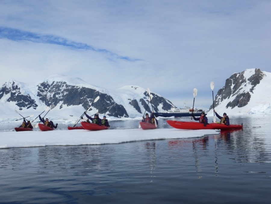 PLA26-17_Kayak, 13 January-Oceanwide Expeditions.jpg