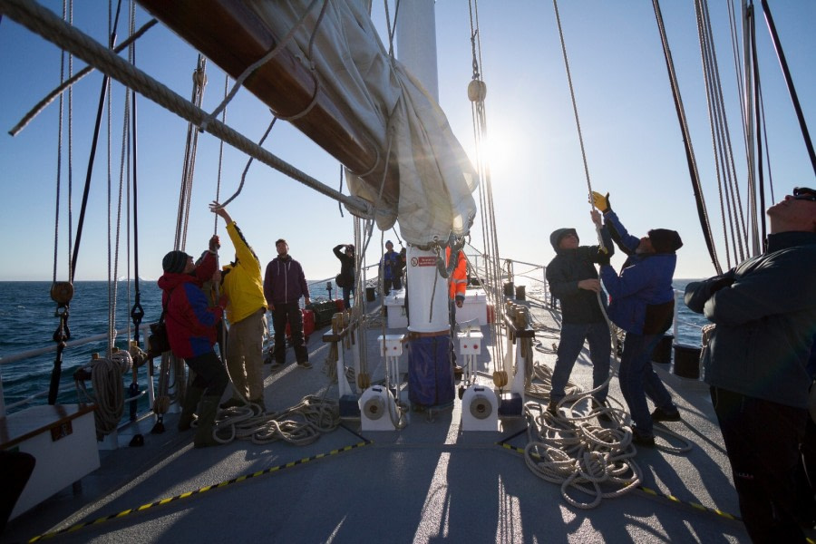 Hoisting the main sail on the Rembrandt van Rijn