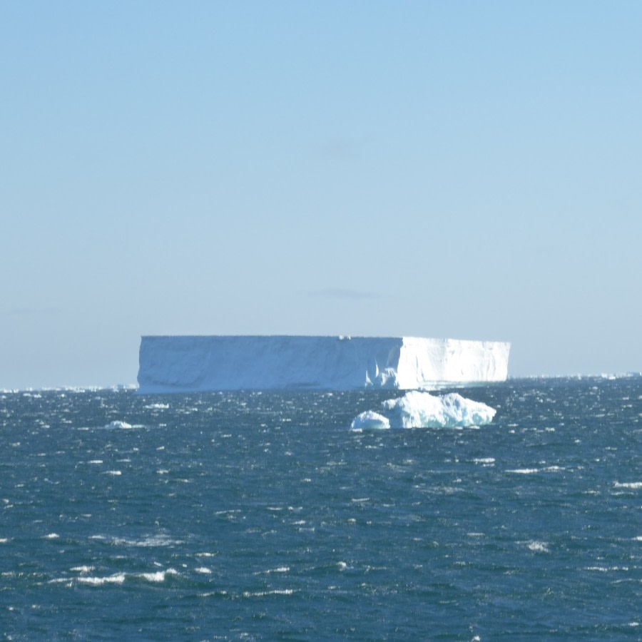 OTL27-17_28Jan, Day 16 Victoria Salem. Iceberg-Oceanwide Expeditions.JPG
