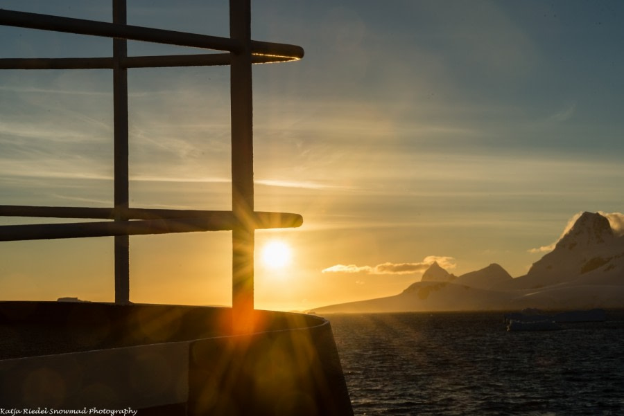 PLA29-17_20170301_Katja Riedel_DSC_9917_sailing into the sunset-Oceanwide Expeditions.jpg