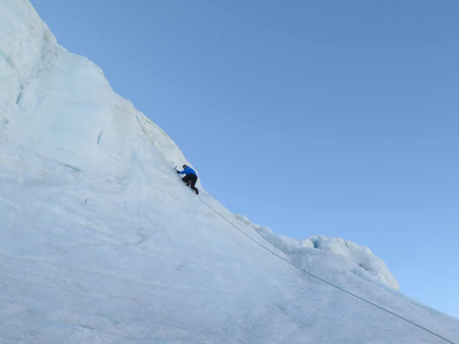 PLA30-17_12th Neiko Harbour 02 - Ice Climbing #2 MAL HASKINS-Oceanwide Expeditions.JPG