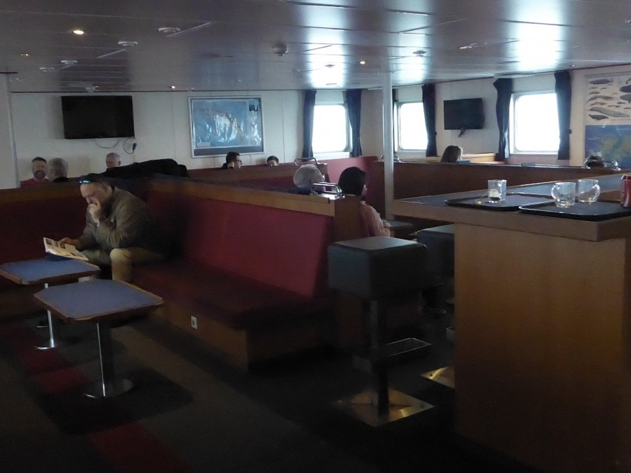 OTL28-17, Ross Sea,Day 25 Victoria Salem. A morning at sea in the bar-Oceanwide Expeditions.JPG