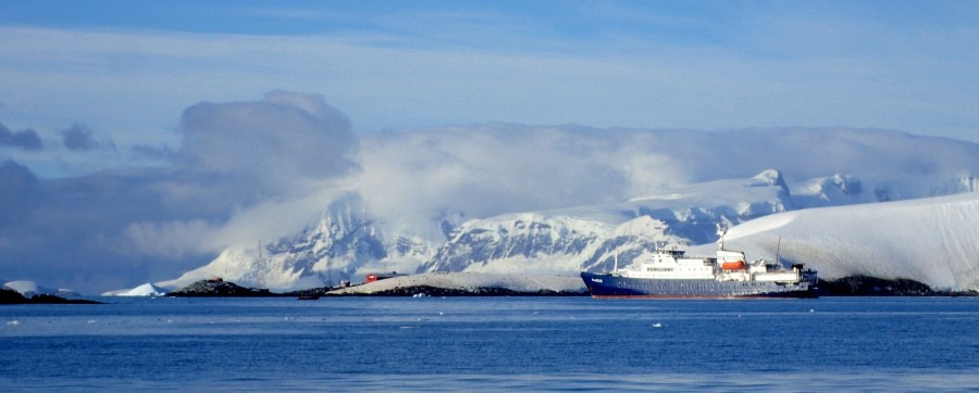 PLA31-17,20170323-Chrisbooker_melchiors -Plancius-Oceanwide Expeditions.JPG