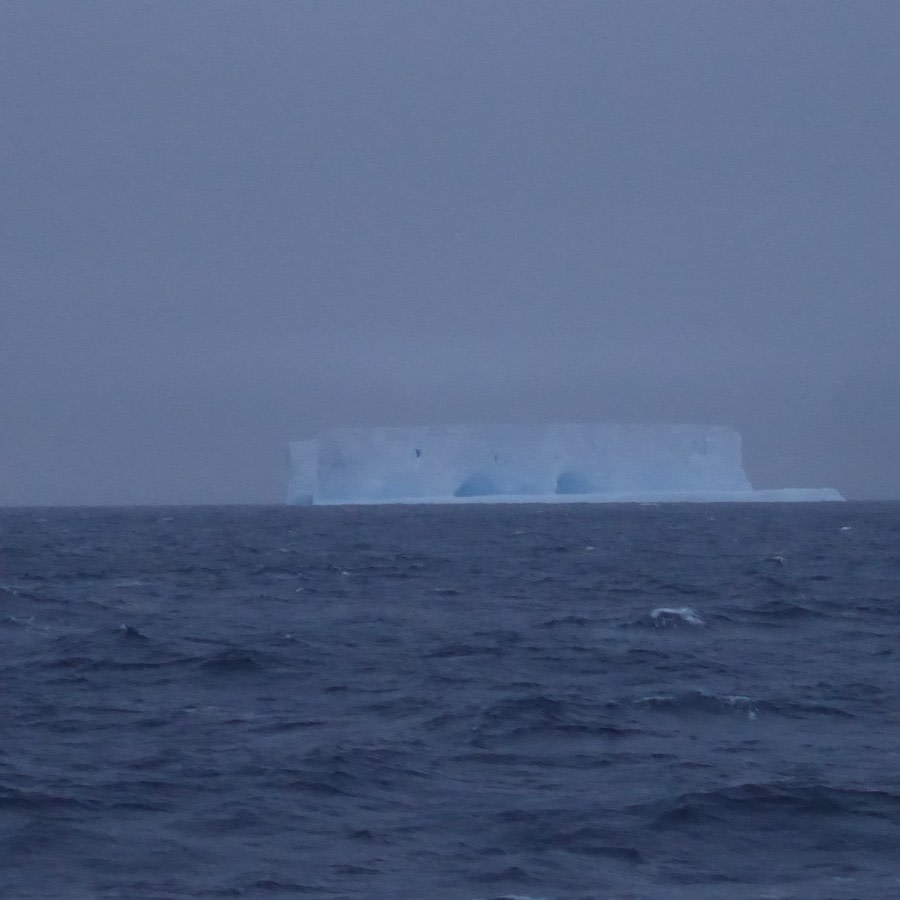 OTL28-17, Ross Sea,Day 20 Victoria Salem. Evening iceberg-Oceanwide Expeditions.JPG