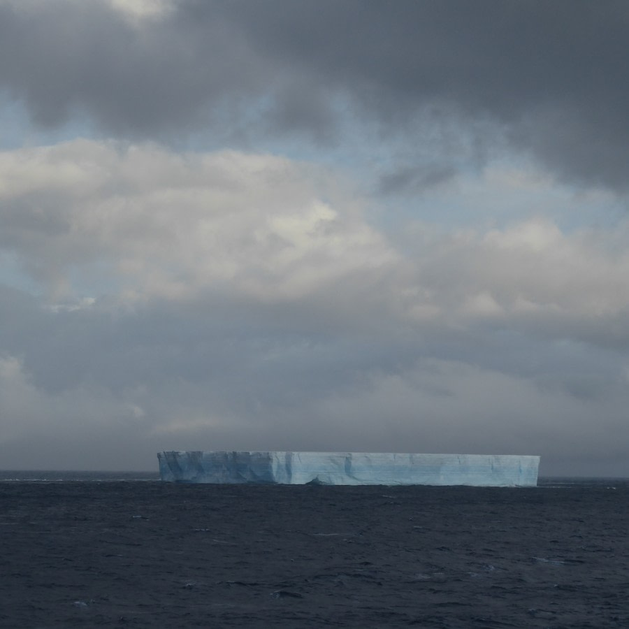 OTL28-17, Ross Sea,Day 23 Victoria Salem. Tabular iceberg-Oceanwide Expeditions.JPG