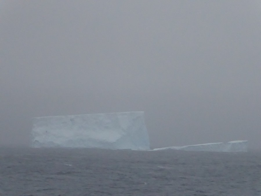 OTL28-17, Ross Sea,Day 25 Victoria Salem. Iceberg-Oceanwide Expeditions.JPG