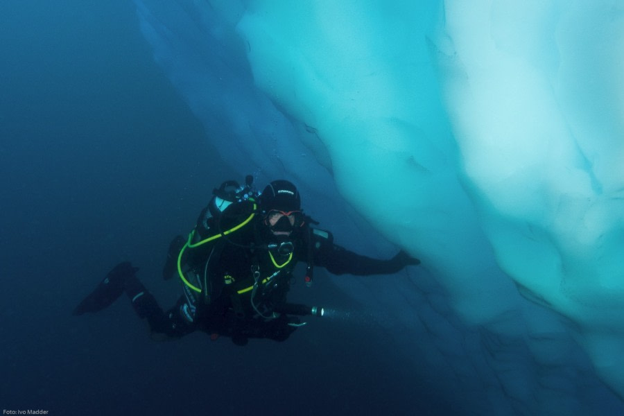 Iceberg dive