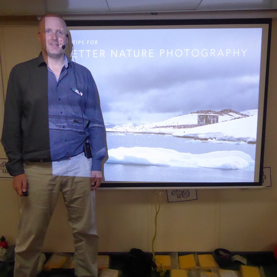 OTL28-17, Ross Sea,Day 22 Victoria Salem. Arjen lecturing-Oceanwide Expeditions.JPG