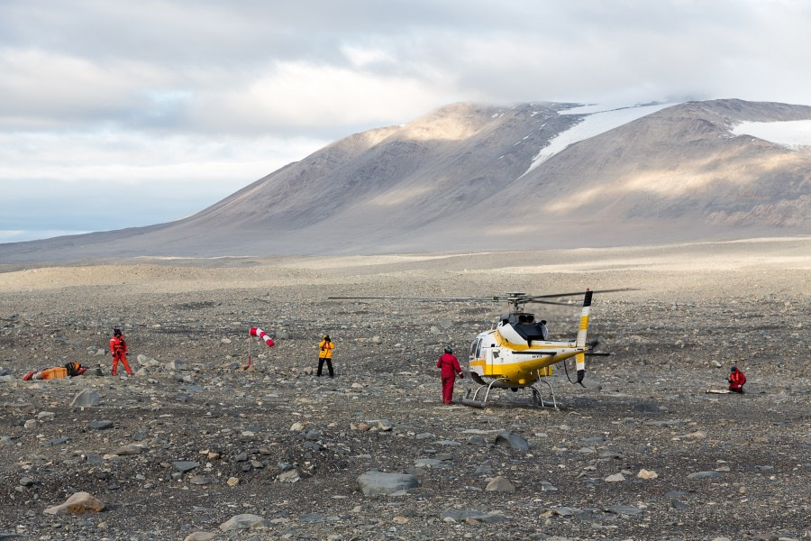 OTL28-17, Ross Sea,170226_Taylor-Valley_317© Rolf Stange-Oceanwide Expeditions.jpg