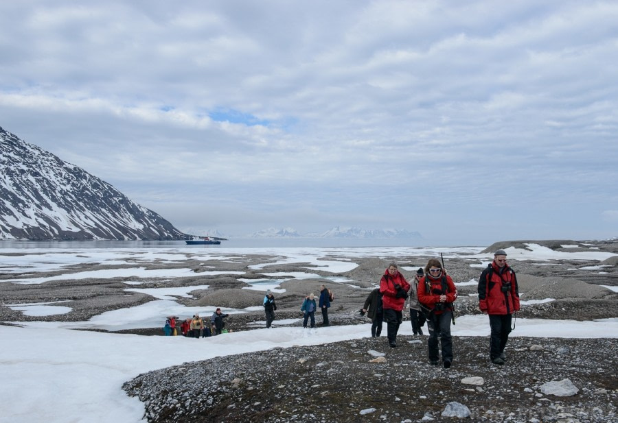 Engelsbukta, Sarstangen, Kongsfjord