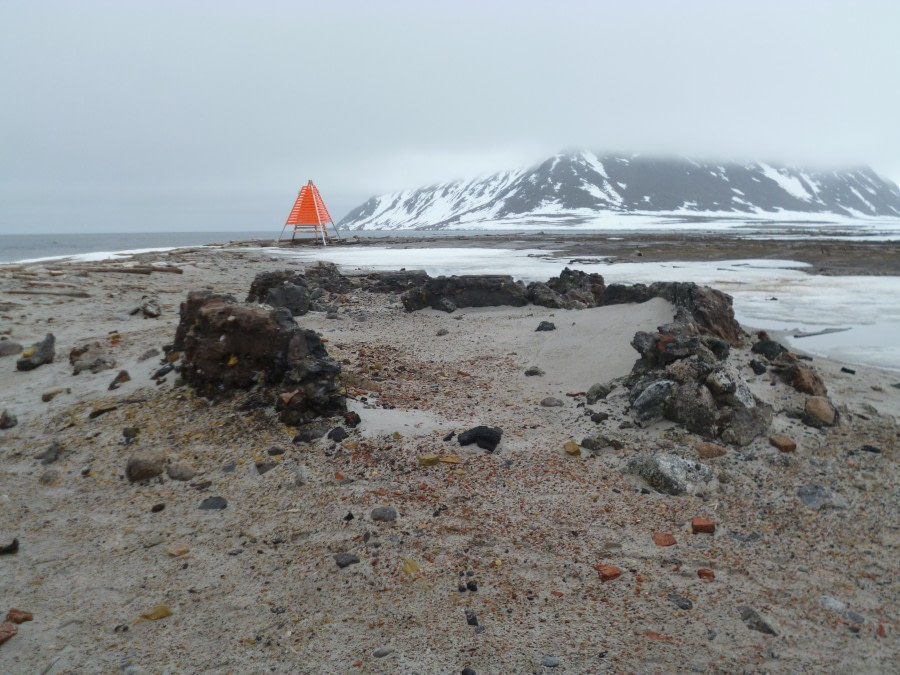 Smeerenburg, whaling site © Frigga Kruse - Oceanwide Expeditions