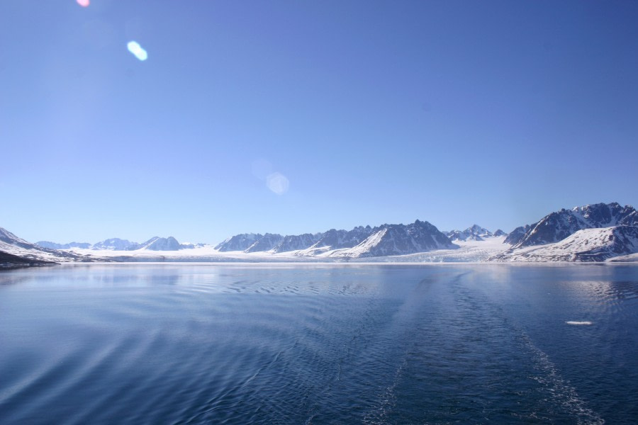 Monaco Glacier, Round Spitsbergen, July © Marloes Tiggeloven-Oceanwide Expeditions (3).jpg