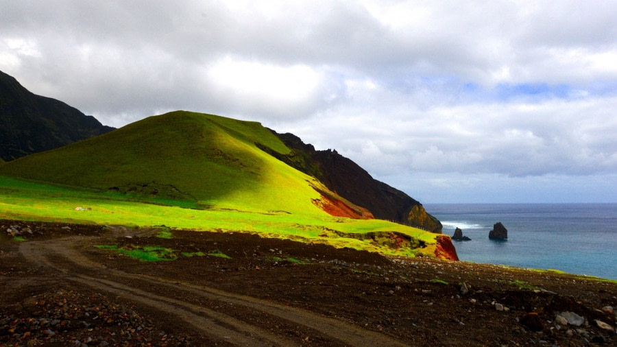 road to famous "potato patches" on tristan du cunha, Plancius, atlantic odyssey 2017