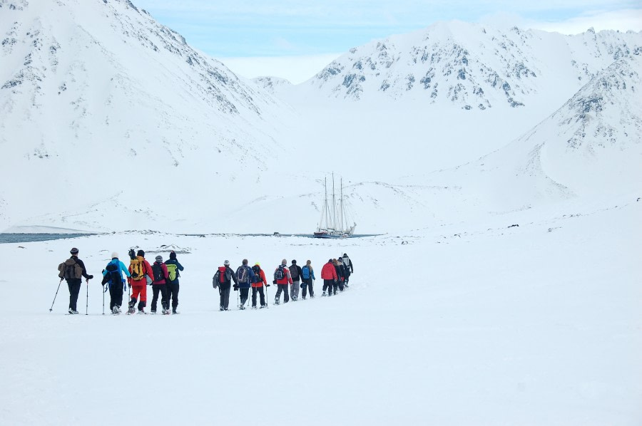 Snowshoeing, hiking, Spitsbergen, Arctic Spring © Philipp Schaudy - Oceanwide Expeditions.jpg