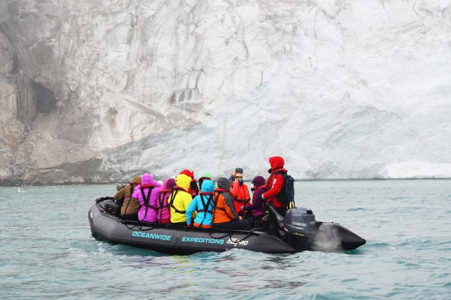 Alkefjellet, glacier © Geert Kroes - Oceanwide Expeditions.jpg