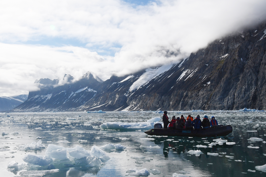 Zodiac cruising, Svalbard © Geert Kroes - Oceanwide Expeditions.jpg