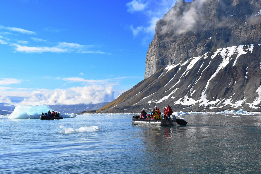 Zodiac cruising, Svalbard © Geert Kroes - Oceanwide Expeditions.jpg