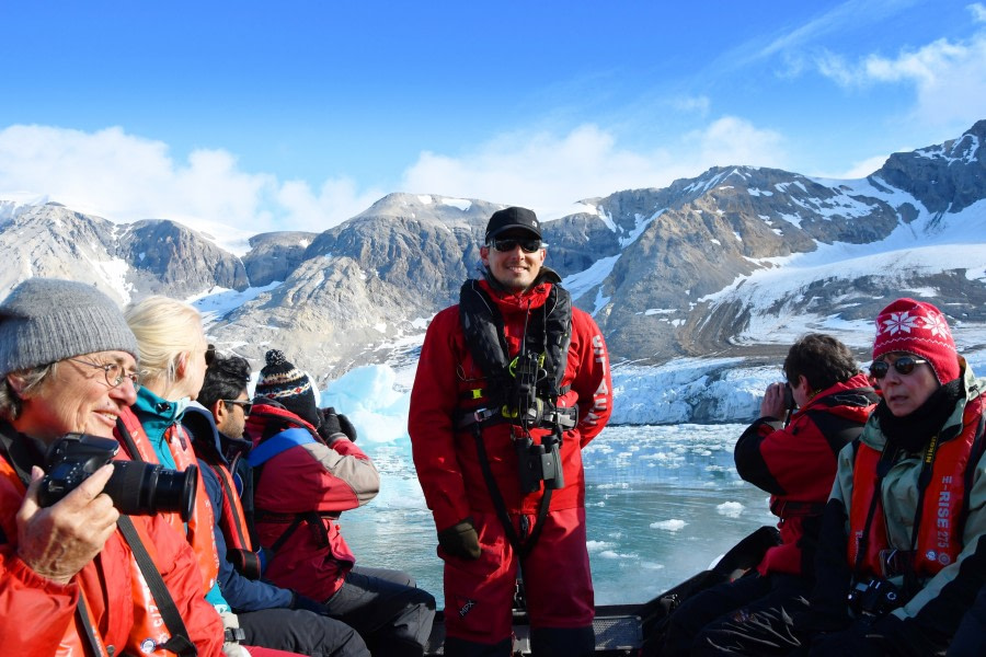 Hornsund, zodiac cruise © Geert Kroes - Oceanwide Expeditions.jpg