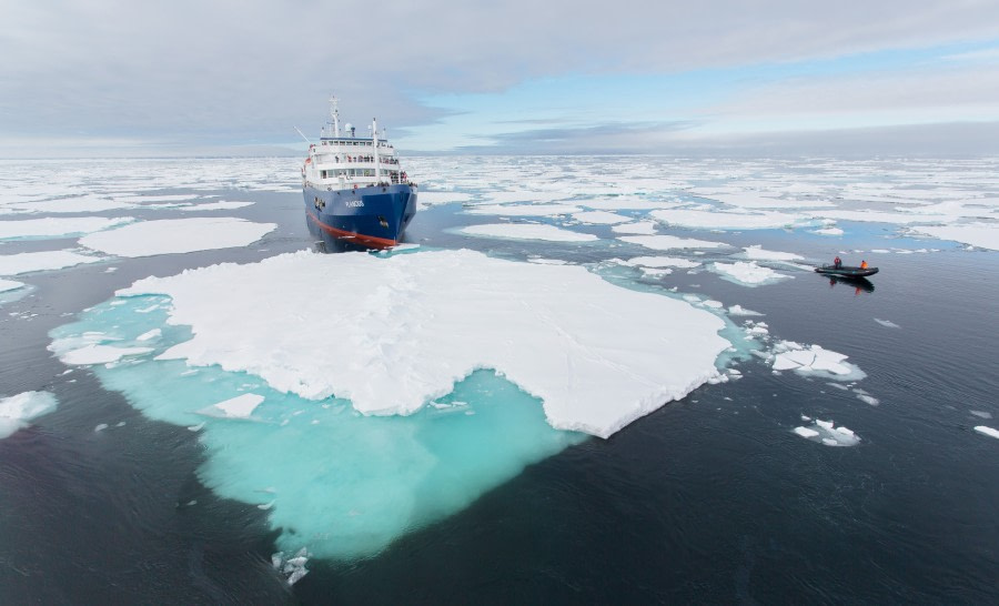 Plancius, pack ice, zodiac, Svalbard, Spitsbergen © Jan Veen-Oceanwide Expeditions_14A2194 copy.jpg