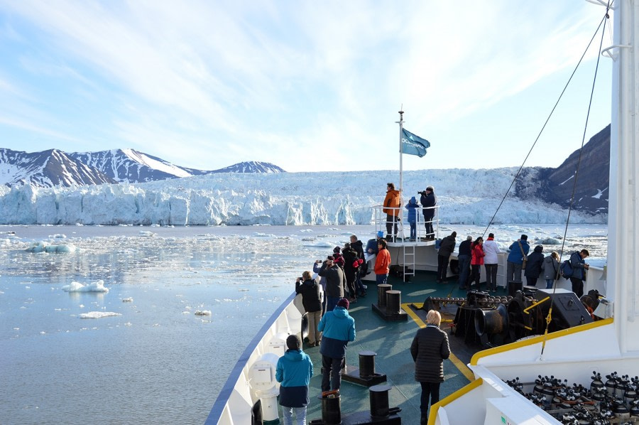 Einschiffung in Longyearbyen, Isfjord Fahrt in die Yoldiabukta, Wahlenbergbreen