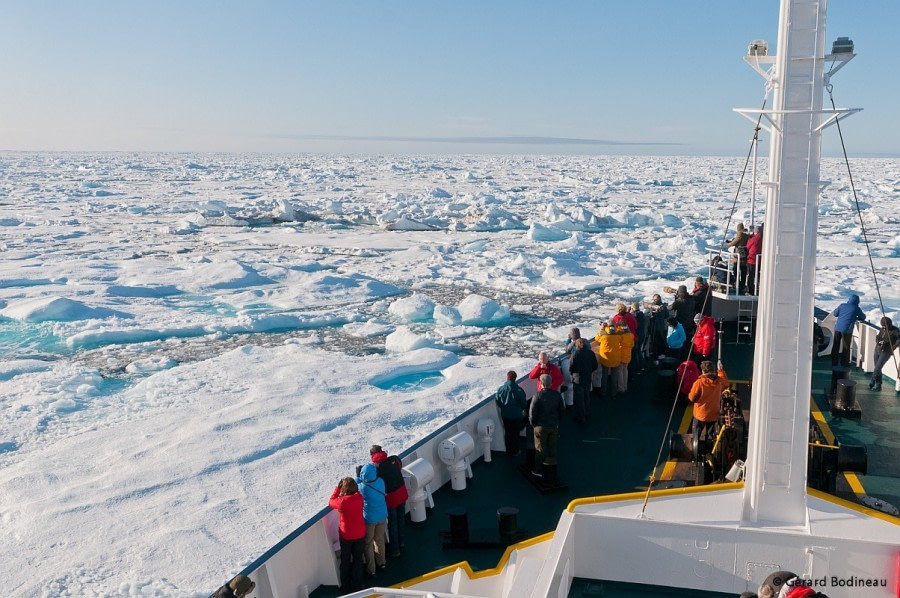 PLA15-17, Day 4 2017-09-01_1_GerardBodineau_WatchingPolarBears _Oceanwide Expeditions.jpg