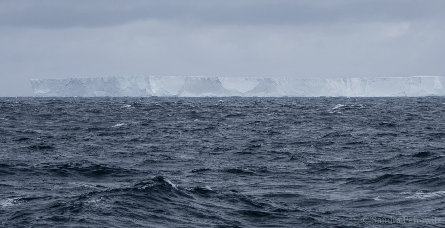 OTL25-18, Day 12, 20171227_SandraPetrowitz_Tabular_Iceberg_© Oceanwide Expeditions.jpg