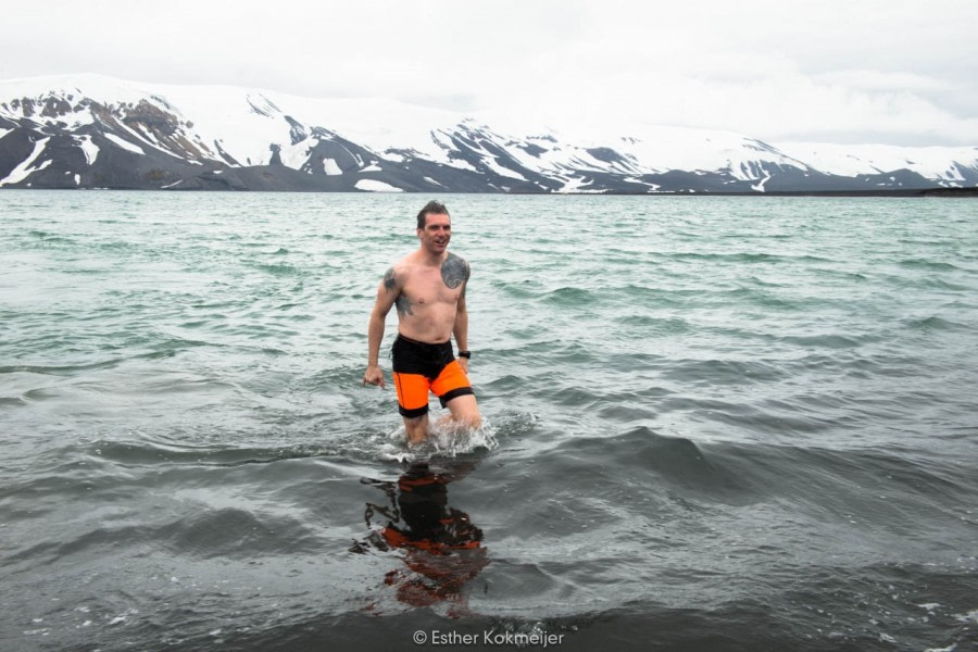 PLA25-17, 2018-01-06 Deception Island - Polar Plunge - Esther Kokmeijer-22_© Oceanwide Expeditions.jpg