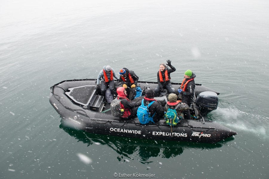 PLA25-17, 2018-01-01 Cuverville Island - Mountaineers - Esther Kokmeijer-12_© Oceanwide Expeditions.jpg