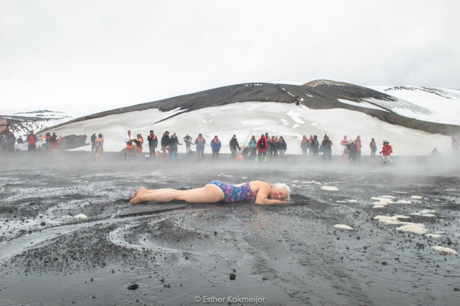 PLA25-17, 2018-01-06 Deception Island - Polar Plunge - Esther Kokmeijer-27_© Oceanwide Expeditions.jpg