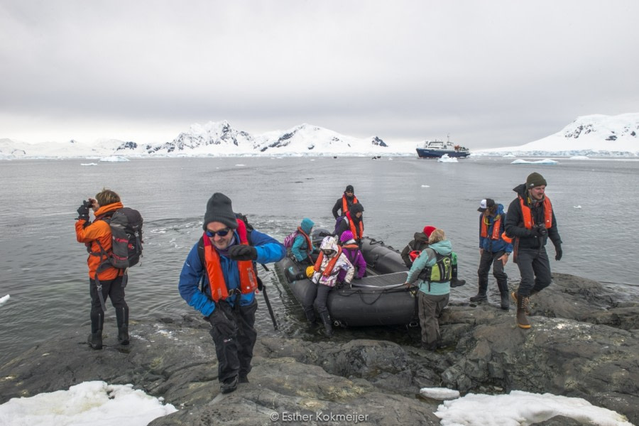 PLA24-17, 2017-12-24 - Base Brown Esther Kokmeijer-06_© Oceanwide Expeditions.jpg