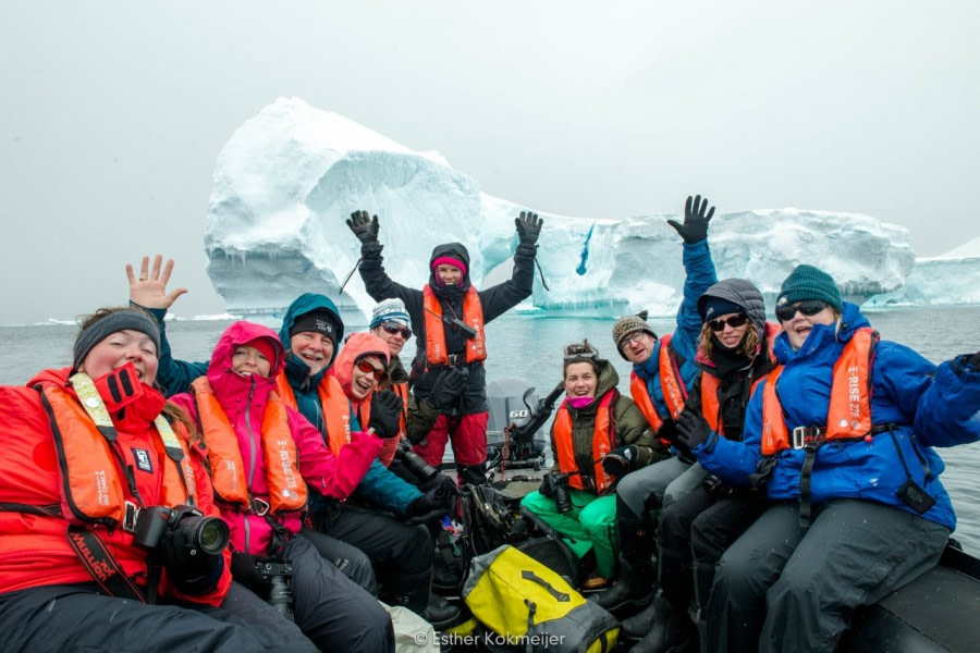 PLA25-17, 2018-01-04 Zodiac Cruize - Booth Island Bay - Esther Kokmeijer-13_© Oceanwide Expeditions.jpg