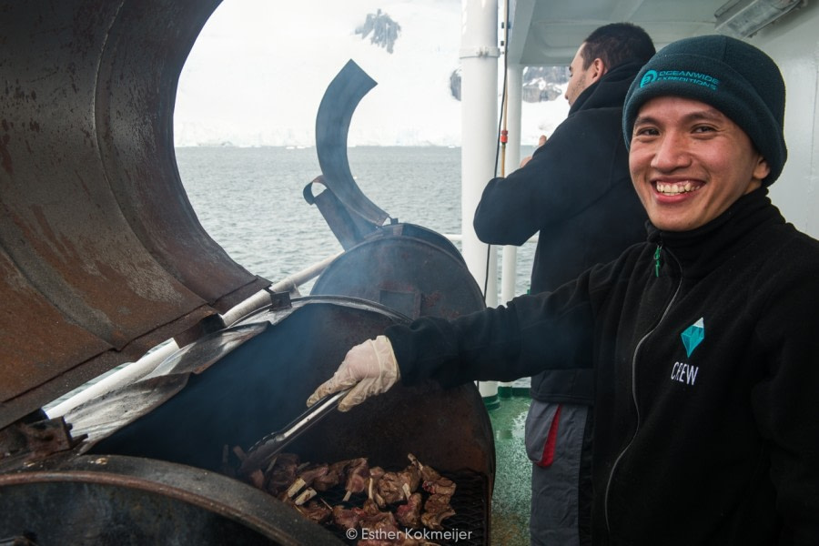 PLA25-17, 2018-01-01 Danco Island - BBQ - Esther Kokmeijer-29_© Oceanwide Expeditions.jpg