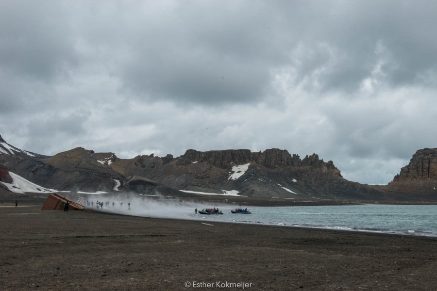 PLA25-17, 2018-01-06 Deception Island - Esther Kokmeijer-11_© Oceanwide Expeditions.jpg