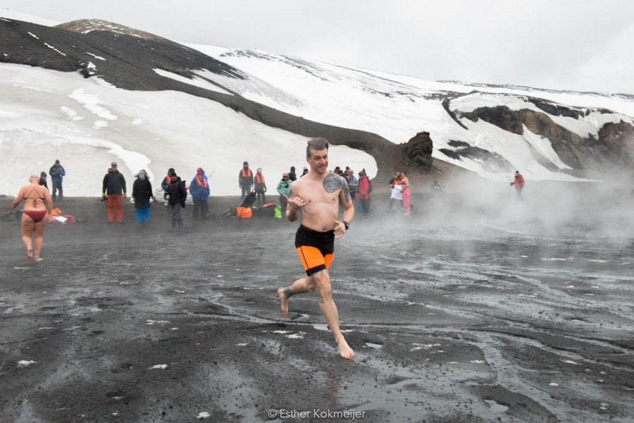 PLA25-17, 2018-01-06 Deception Island - Polar Plunge - Esther Kokmeijer-21_© Oceanwide Expeditions.jpg