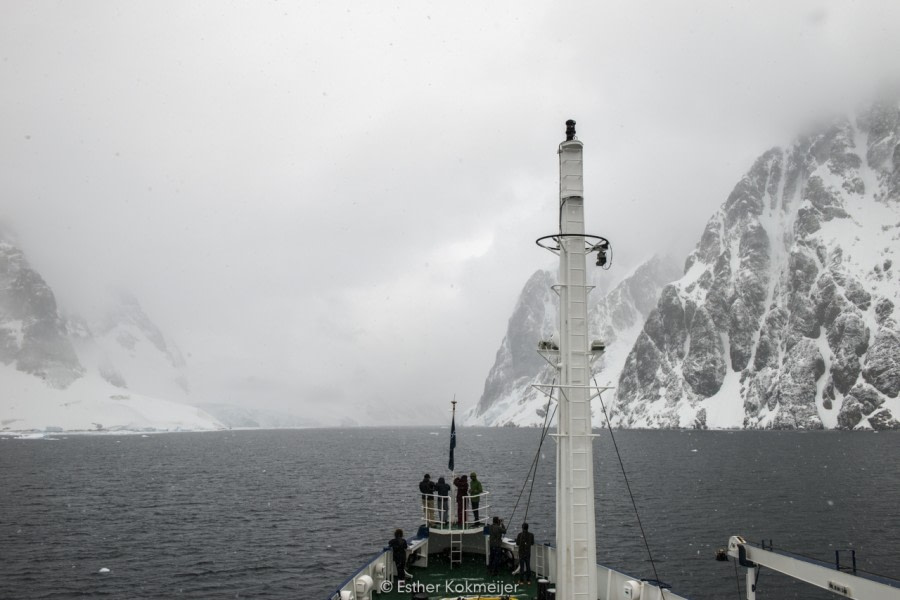 PLA24-17, 2017-12-22 - Lemaire Channel Esther Kokmeijer-01_© Oceanwide Expeditions.jpg