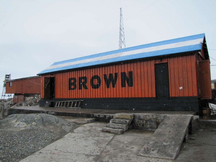 OTL28-18_Base Brown 2 © Oceanwide Expeditions.jpg