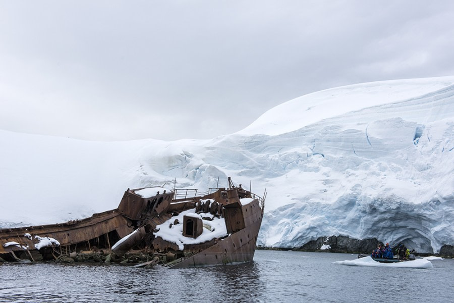 OTL31-18 Day 8 Renato Granieri_Foyn harbour_ship wreck © Oceanwide Expeditions.jpg