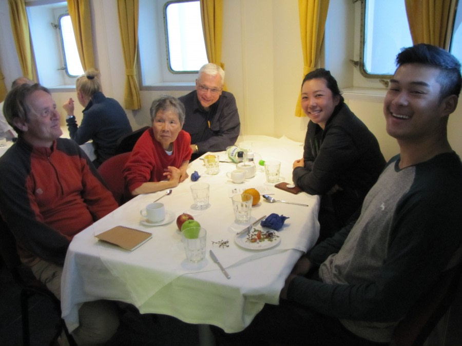 OTL29-18 Day 17 At lunch © Oceanwide Expeditions.JPG