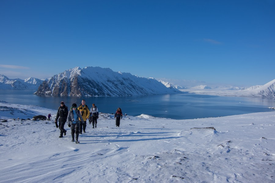 Hiking, Arctic © Jörg Berning - Oceanwide Expeditions