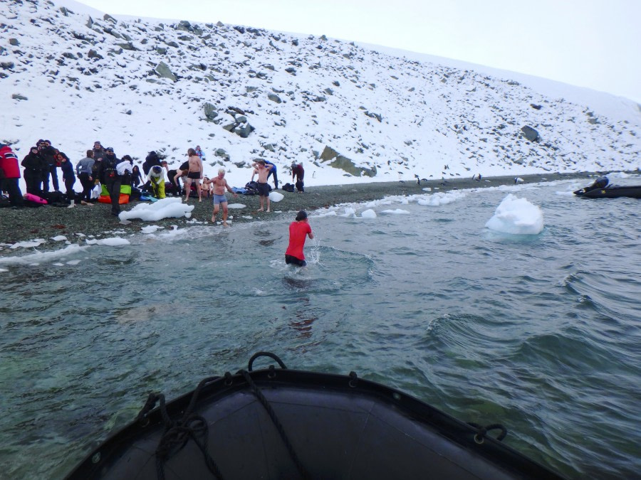 PLA31-18 Polar Plunge P3220012 © Oceanwide Expeditions.jpg © Oceanwide Expeditions.jpg