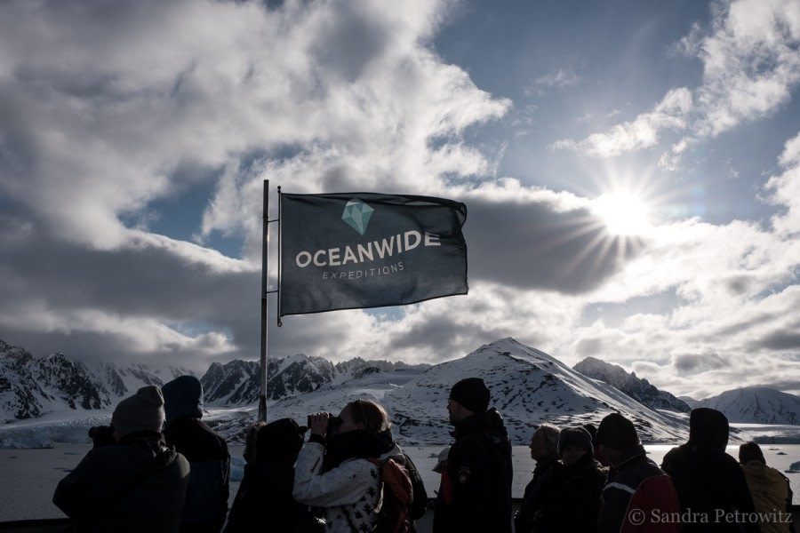 OTL03-18 20180530_Flag_SandraPetrowitz-Oceanwide Expeditions.jpg