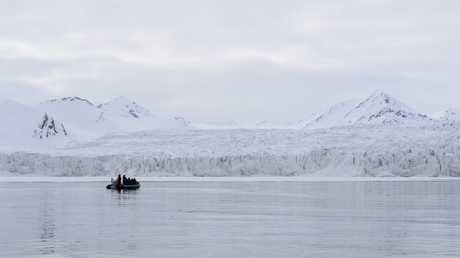 OTL02-18 20180528_Ymerbukta_SandraPetrowitz-Oceanwide Expeditions.jpg