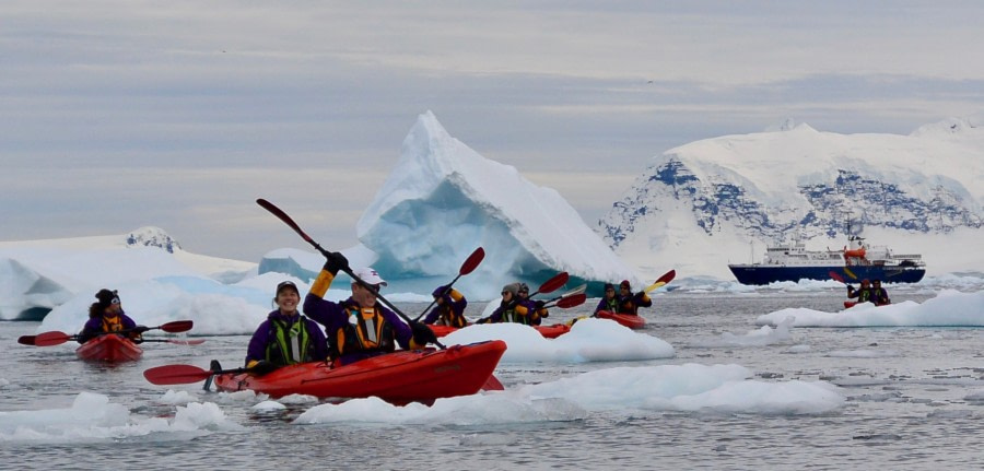 OTL27-19 DSC_3946_Cuverville_PeteGwatkin -Oceanwide Expeditions.jpg