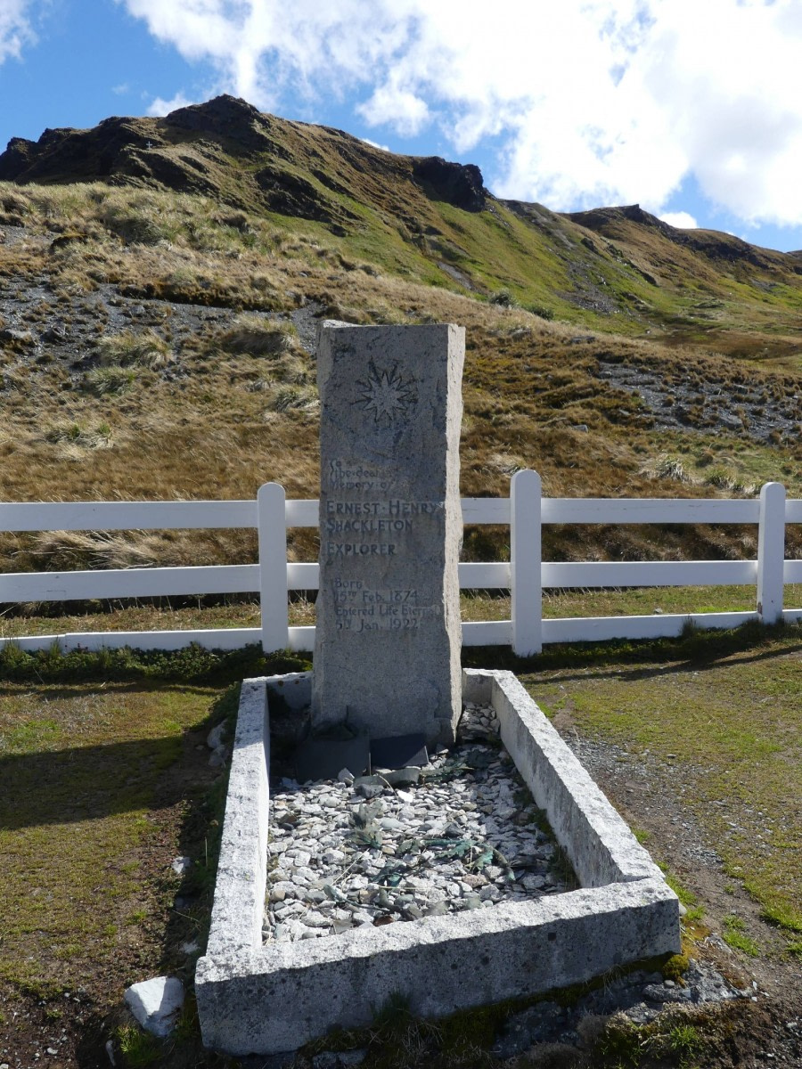 PLA23-18, 10 DEC, Shackleton grave -Oceanwide Expeditions.jpg