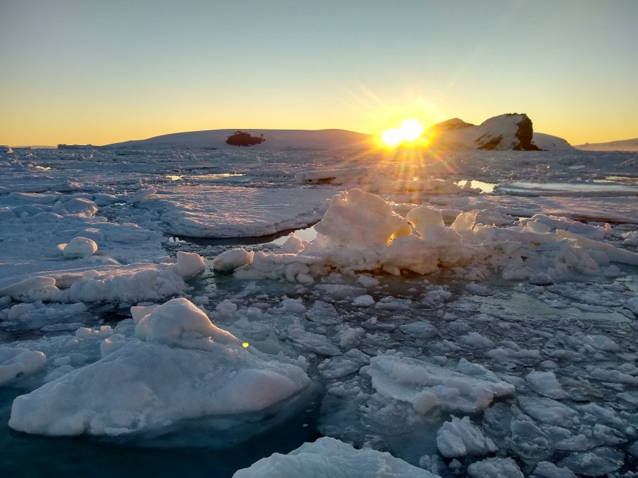 PLA30-19, DAY 8-18 MAR Sunset - Oceanwide Expeditions.jpg