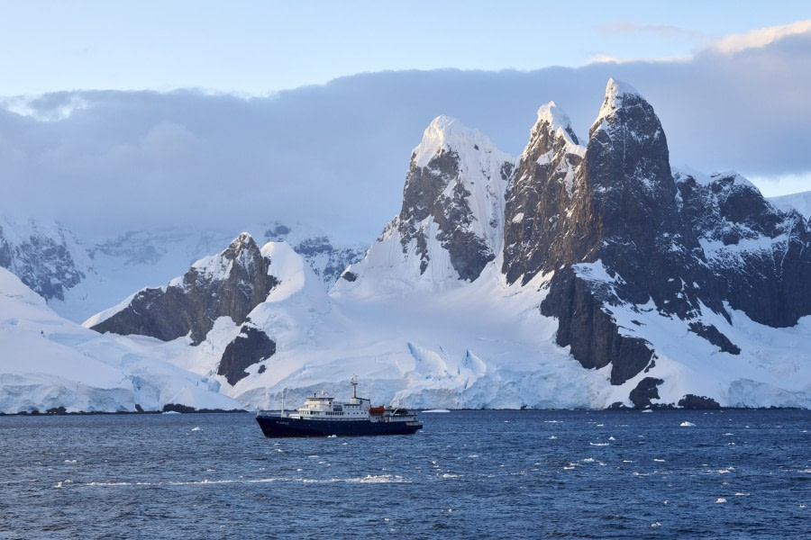 Plancius; Antarctica; Lemaire © Mike Louagie-Oceanwide Expeditions.jpg