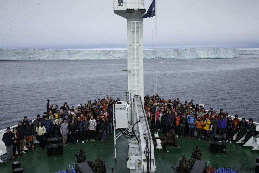 HDS05-19, DAY 04, Sara Jenner - Pack Ice - Group photo -24062019 - Oceanwide Expeditions.jpg