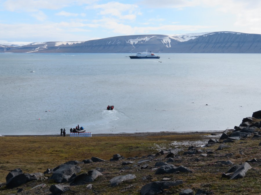 HDS05-19, DAY 06, MiriamVermeij-2606-Zodiacs back to Hondius 2 - Oceanwide Expeditions.jpg